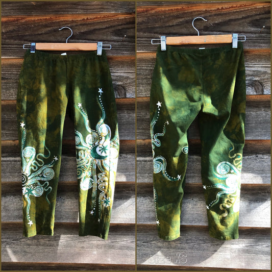 Dancing Green Batik CAPRI Leggings - Size XS ONLY leggings batikwalla XS 