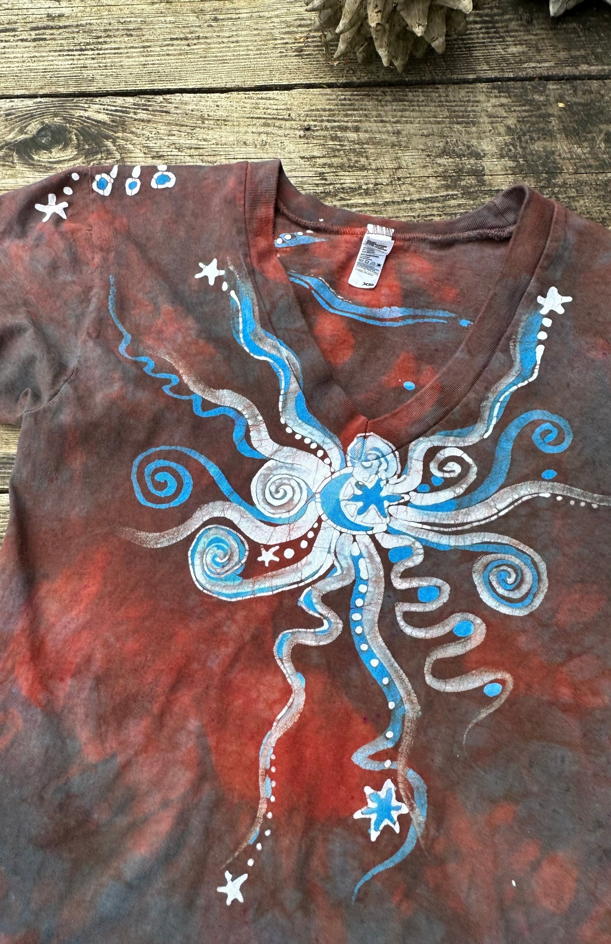 Starburst Moonbeams in Red Clay - Vneck Tee Size XS Unisex Tshirts Batikwalla by Victoria XS 